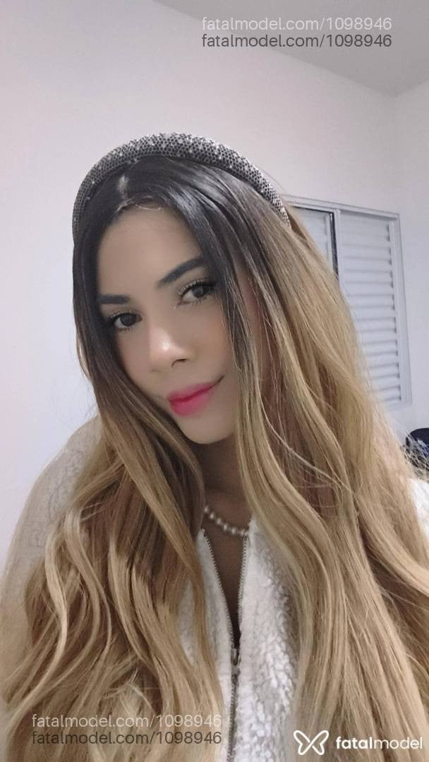 Acompanhante mulher ruiva (o) de olhos castanhos - Yumi