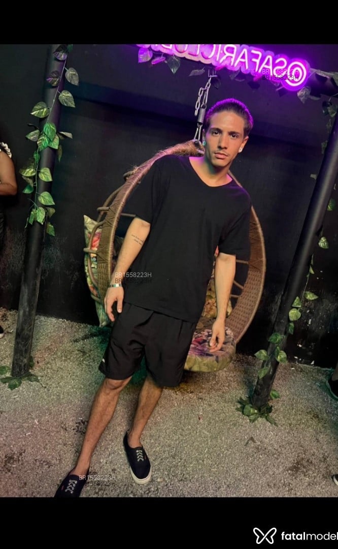 Acompanhante homem com cabelo castanho de olhos castanhos em Nova Iguaçu Acompanhante homem com cabelo castanho de olhos castanhos em Nova Iguaçu - Lucas regalo