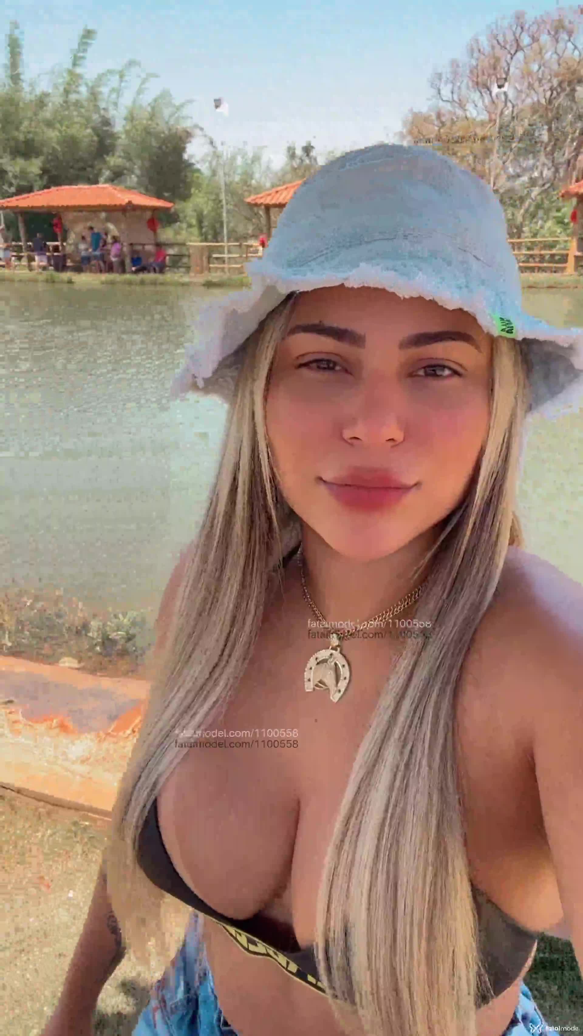 Acompanhante mulher loira (o) de olhos castanhos em Uberlândia - Bortoluzzisoll