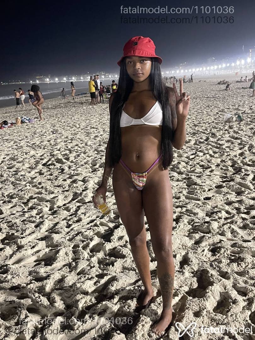 Acompanhante mulher com cabelo castanho de olhos castanhos em Cabo Frio - Ágatha Menezes