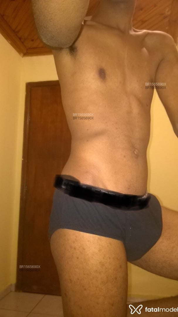 Acompanhante homem com cabelo castanho de olhos castanhos em Poços de Caldas Acompanhante homem com cabelo castanho de olhos castanhos em Poços de Caldas - Luan