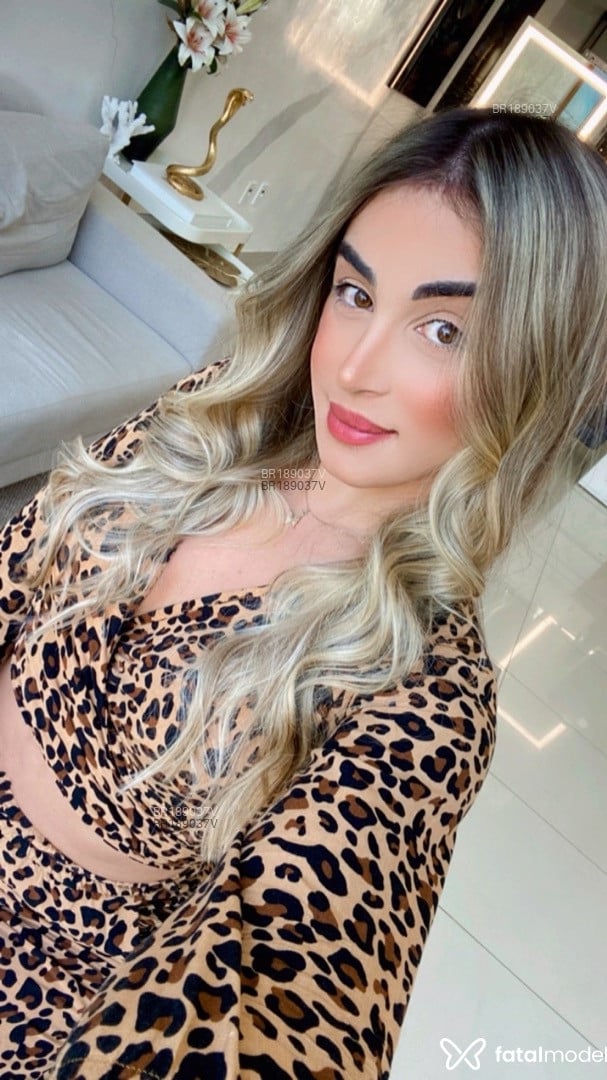 Acompanhante mulher trans morena (o) de olhos castanhos em São Paulo - Elloah Guedes
