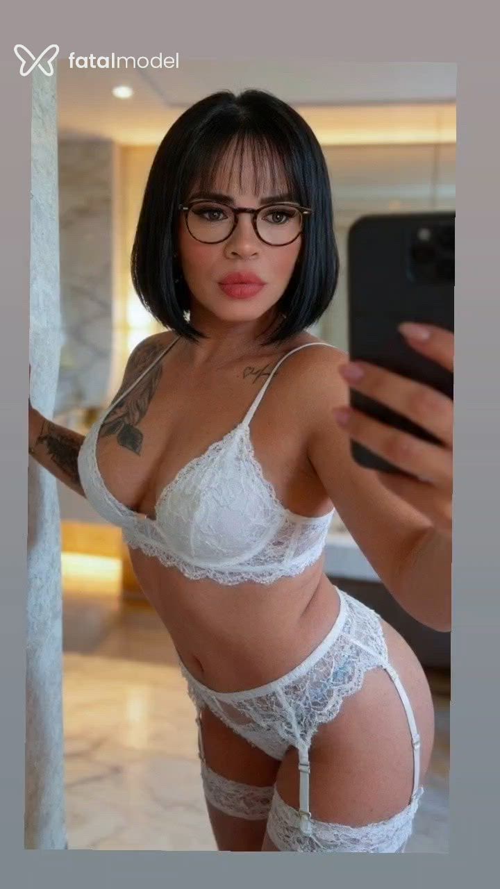 Acompanhante mulher morena (o) de olhos castanhos - Yana Bizerrinha