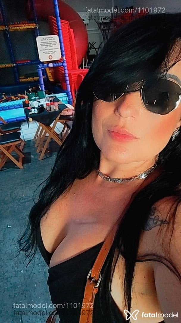 Acompanhante mulher morena (o) de olhos verdes - Bruna Pompoarismo