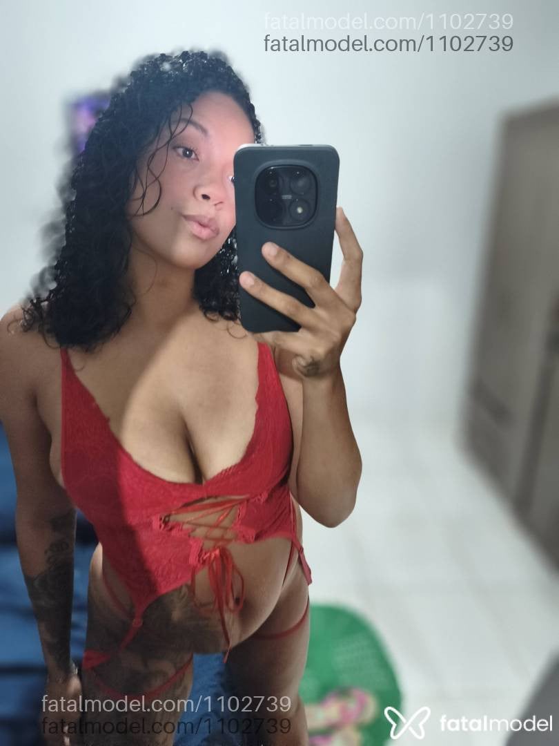 Acompanhante mulher morena (o) de olhos pretos - Valentina
