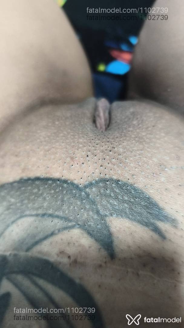 Acompanhante mulher morena (o) de olhos pretos - Valentina