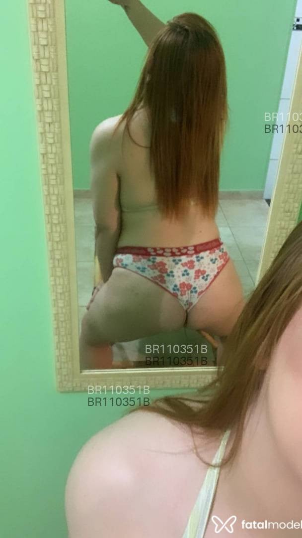 Acompanhante mulher trans ruiva (o) de olhos castanhos em Maringá - Eduarda