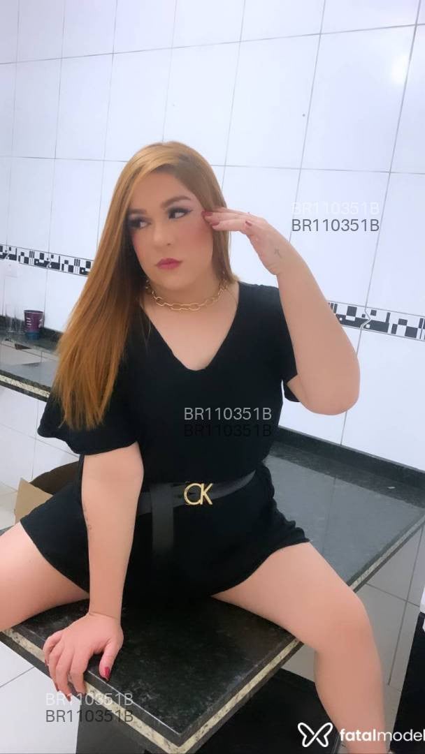 Acompanhante mulher trans ruiva (o) de olhos castanhos em Maringá - Eduarda