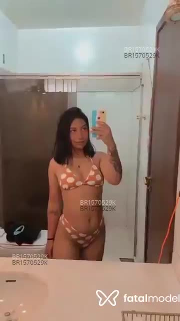 Acompanhante mulher morena (o) de olhos castanhos em Virtual Acompanhante mulher morena (o) de olhos castanhos em Virtual - Sarah