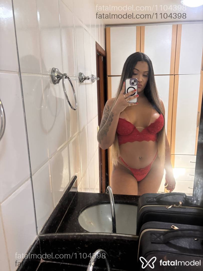 Acompanhante travesti morena (o) de olhos pretos em Linhares - Júlia Teixeira