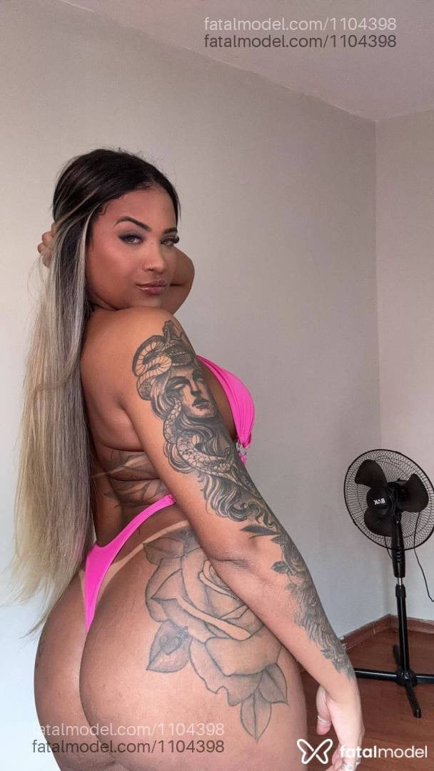 Acompanhante travesti morena (o) de olhos pretos - Júlia Teixeira