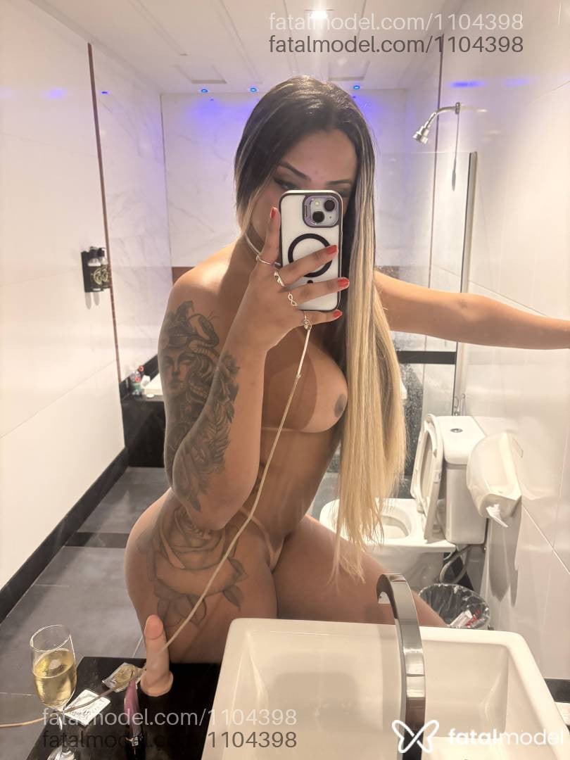 Acompanhante travesti morena (o) de olhos pretos - Júlia Teixeira