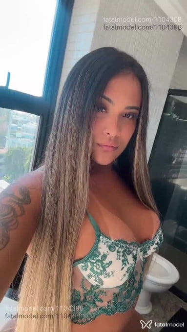 Acompanhante travesti morena (o) de olhos pretos em Linhares - Júlia Teixeira
