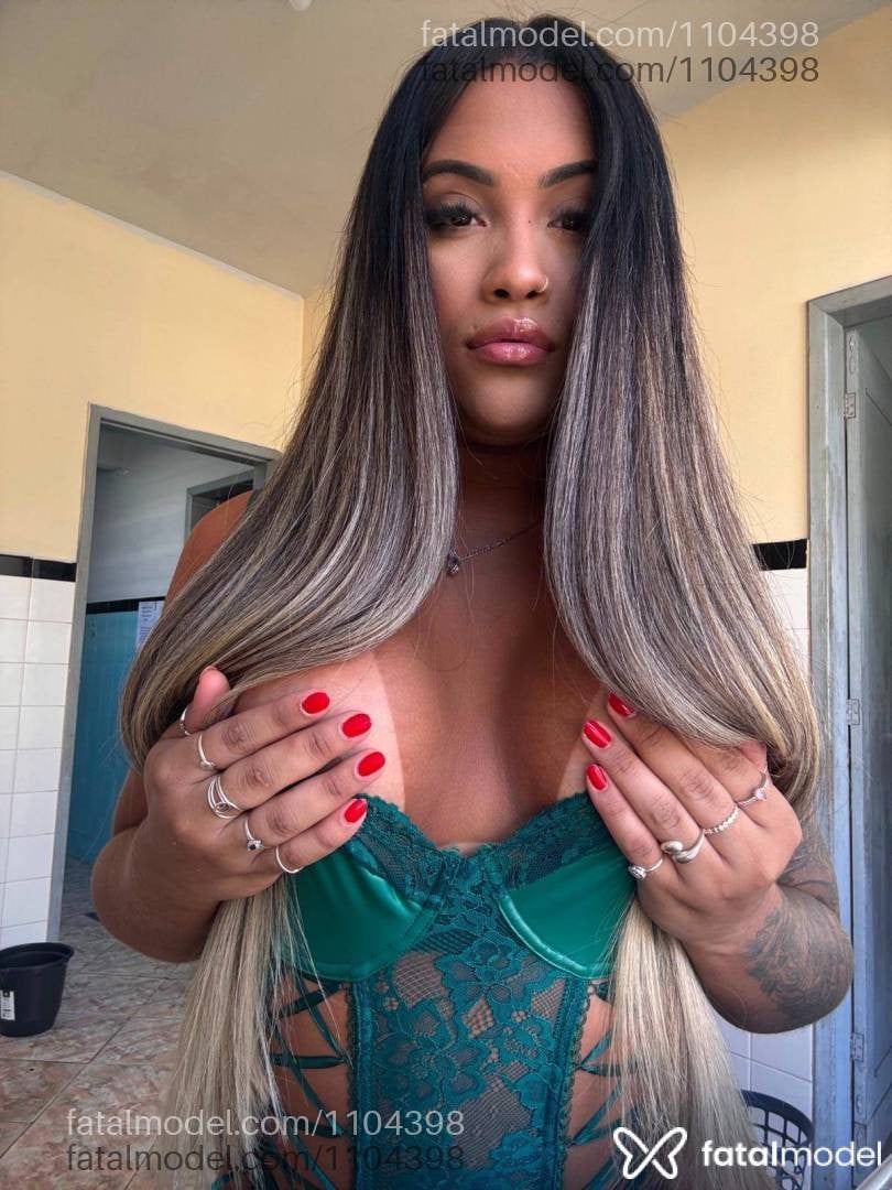 Acompanhante travesti morena (o) de olhos pretos em Linhares - Júlia Teixeira