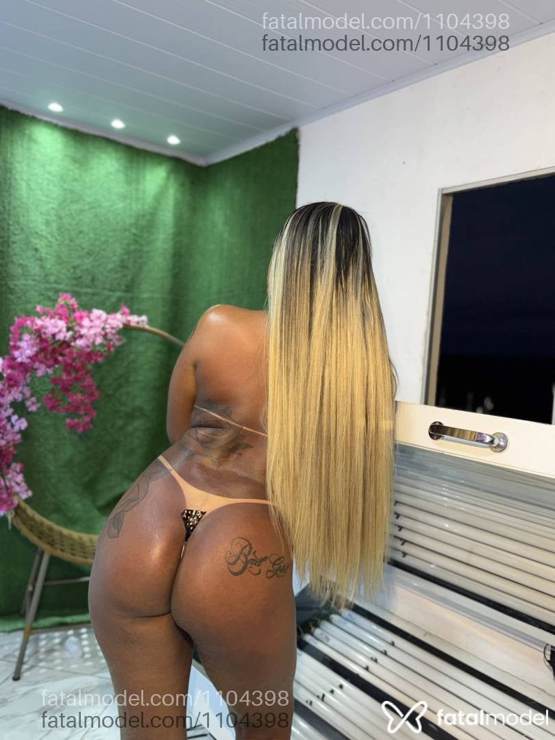 Acompanhante travesti morena (o) de olhos pretos - Júlia Teixeira