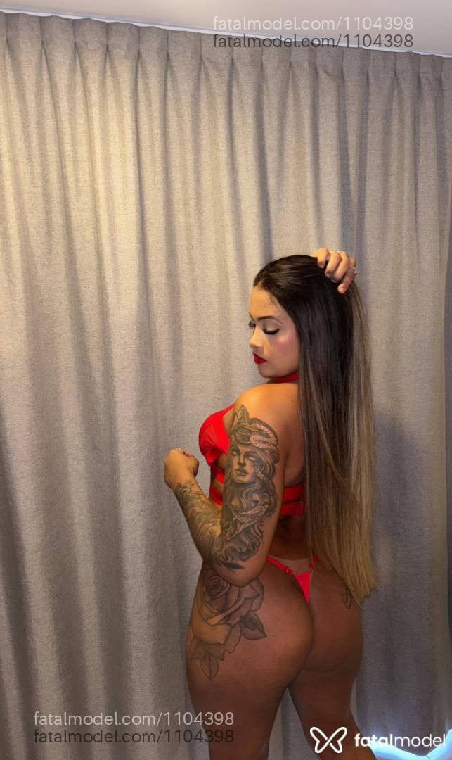 Acompanhante travesti morena (o) de olhos pretos - Júlia Teixeira