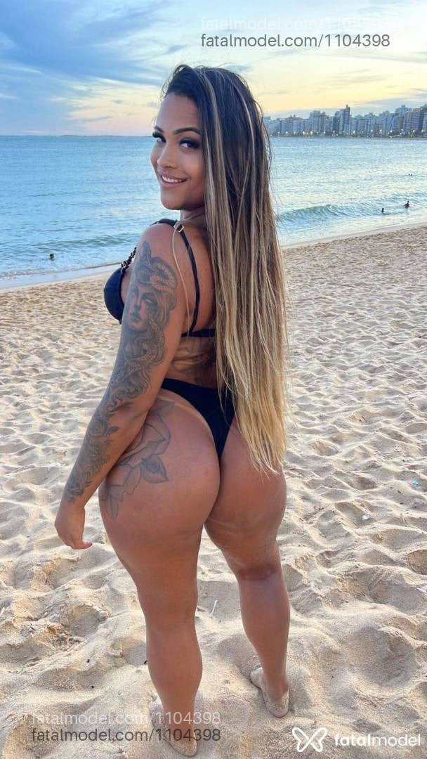 Acompanhante travesti morena (o) de olhos pretos - Júlia Teixeira