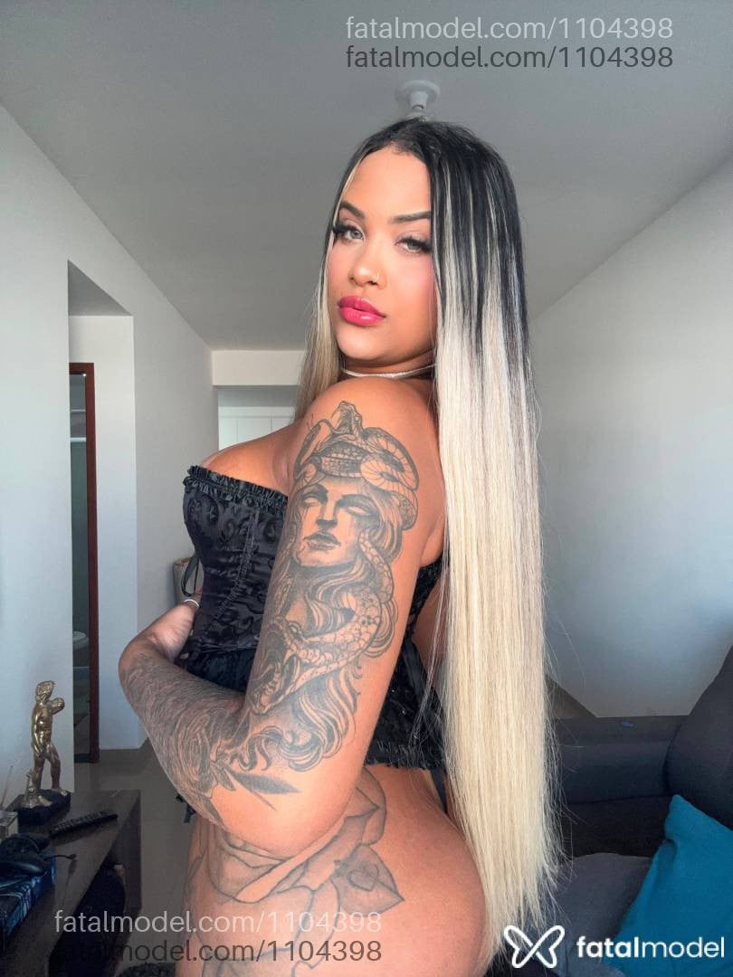 Acompanhante travesti morena (o) de olhos pretos - Júlia Teixeira