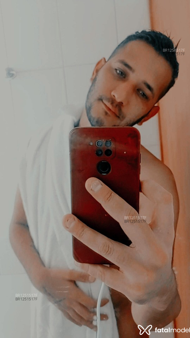 Acompanhante homem com cabelo castanho de olhos verdes em Virtual - Yuri Alencar