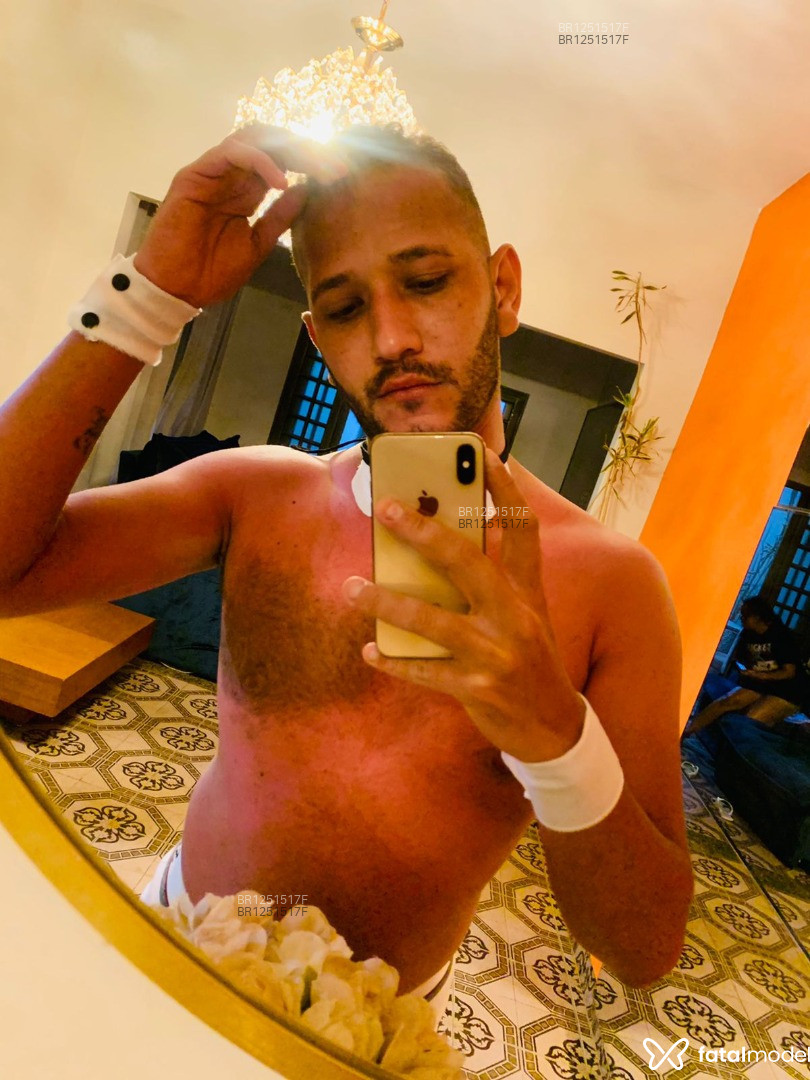 Acompanhante homem com cabelo castanho de olhos verdes em Virtual - Yuri Alencar