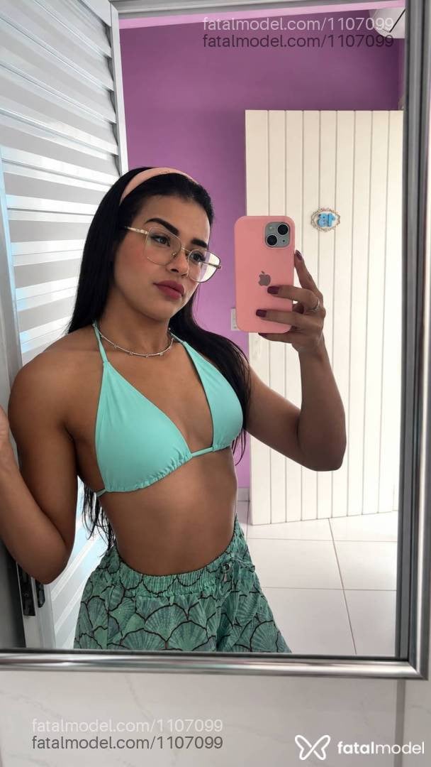 Acompanhante mulher morena (o) de olhos pretos - Júlia