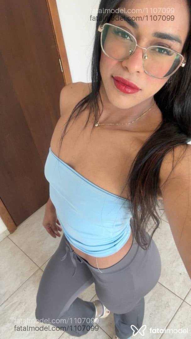 Acompanhante mulher morena (o) de olhos pretos - Júlia Acompanhante mulher morena (o) de olhos pretos - Júlia