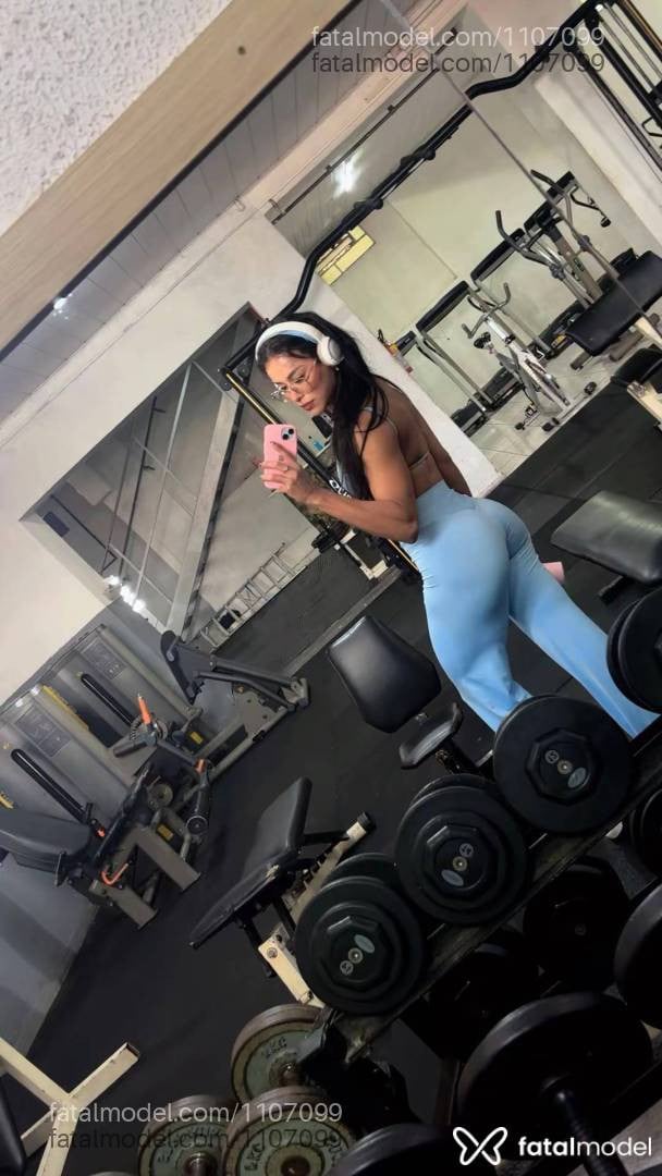 Acompanhante mulher morena (o) de olhos pretos - Júlia