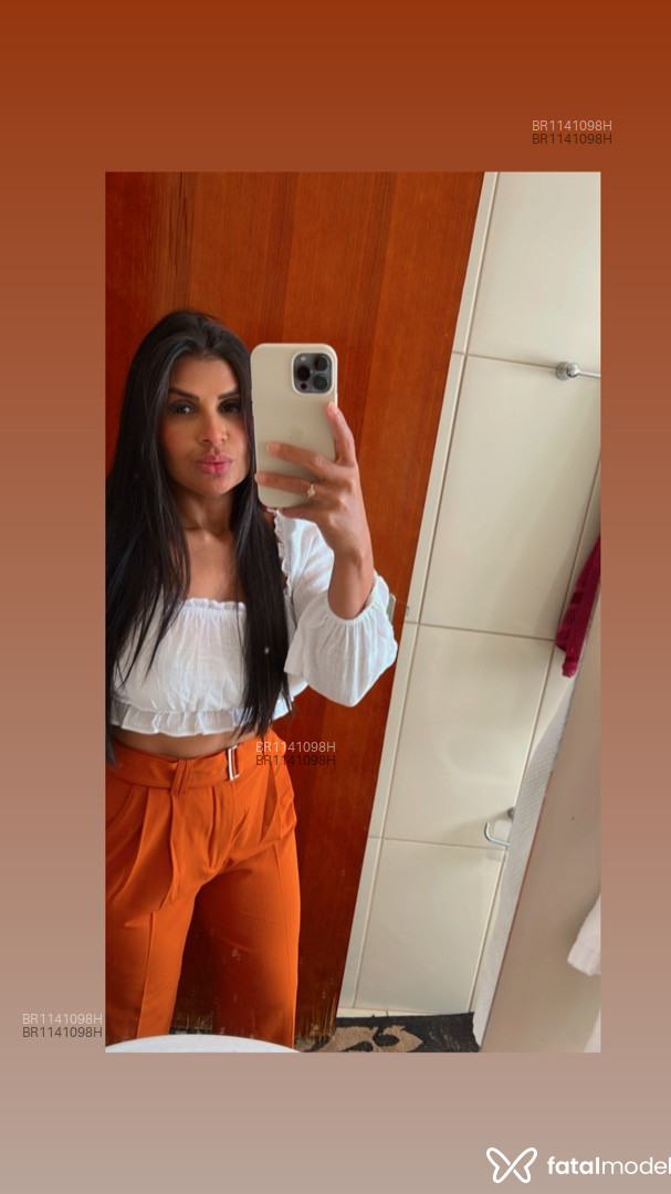 Acompanhante mulher morena (o) de olhos castanhos - Eduarda Acompanhante mulher morena (o) de olhos castanhos - Eduarda