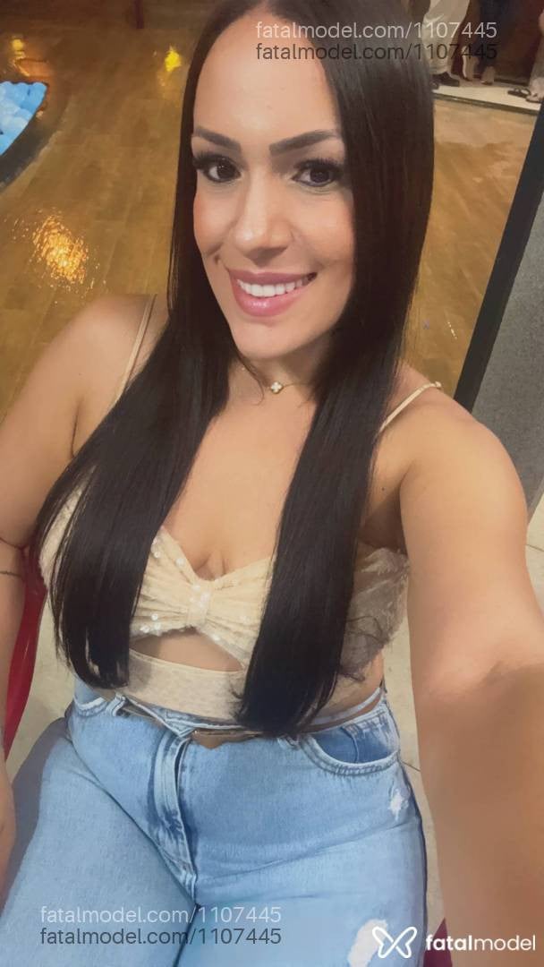 Acompanhante mulher morena (o) de olhos castanhos - Carol