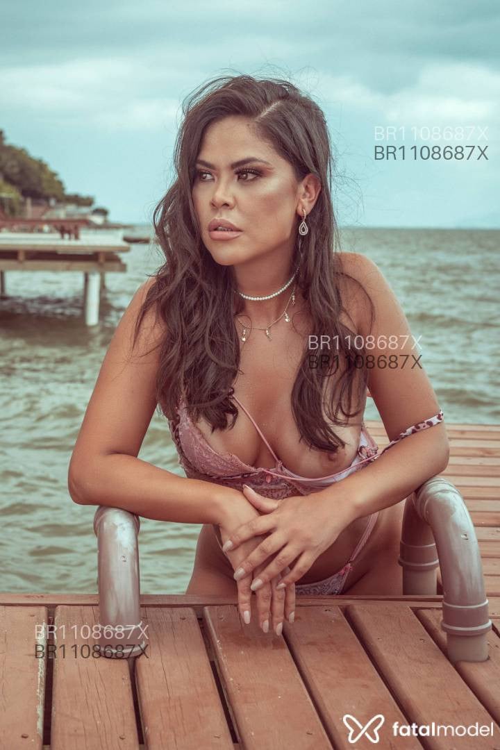 Acompanhante mulher com cabelo castanho de olhos castanhos em Florianópolis - Akemi Susuki
