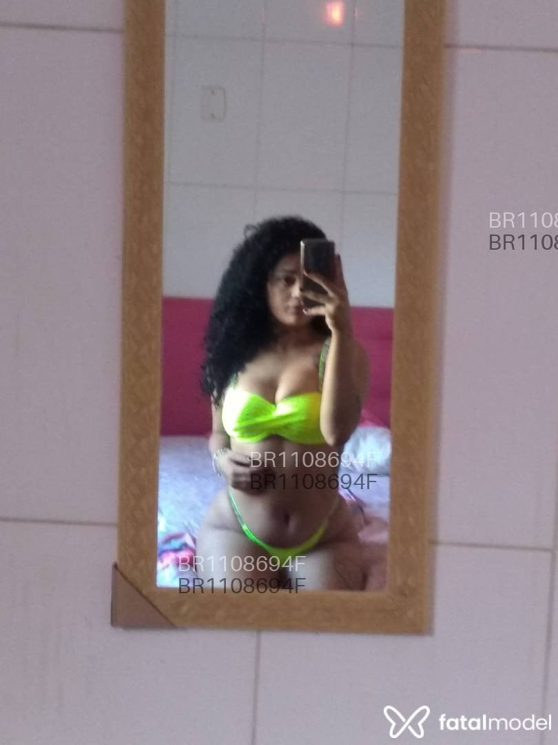 Acompanhante mulher com cabelo castanho de olhos castanhos em Uberaba - Emily Karla