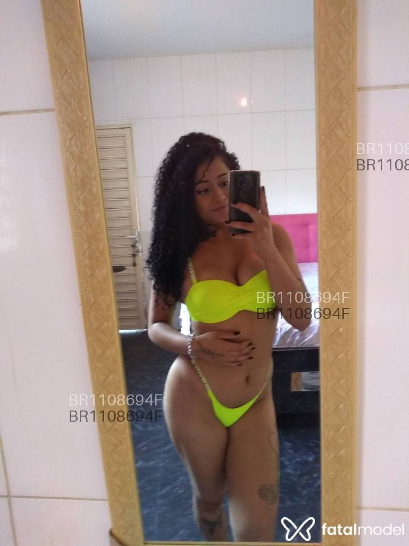 Acompanhante mulher com cabelo castanho de olhos castanhos em Uberaba - Emily Karla