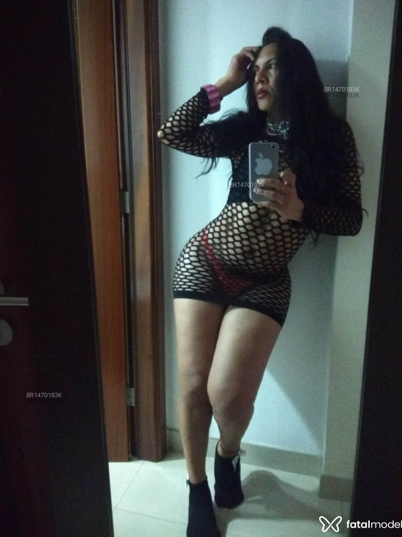 Acompanhante mulher trans com cabelo colorido de olhos castanhos em Iguatu Acompanhante mulher trans com cabelo colorido de olhos castanhos em Iguatu - Samantha milan