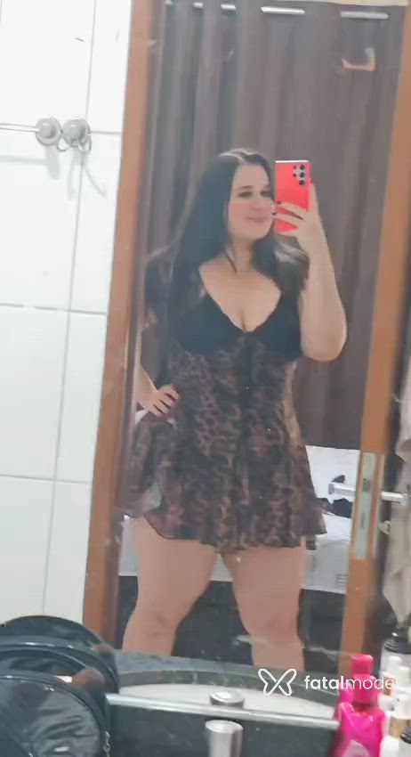 Acompanhante mulher com cabelo castanho de olhos mel - Paola Montenegro