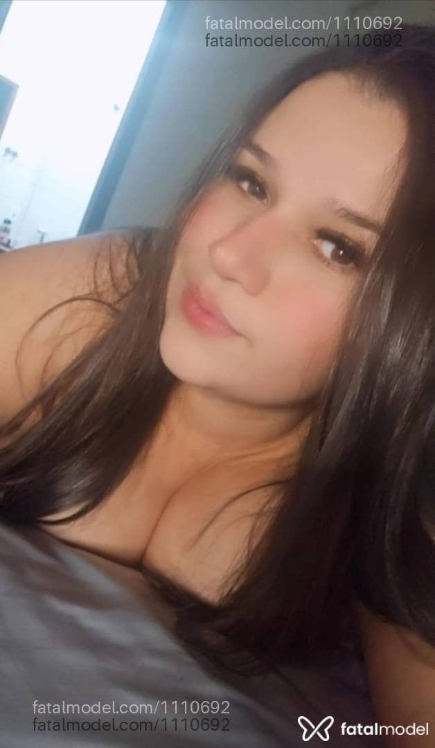 Acompanhante mulher com cabelo castanho de olhos mel - Paola Montenegro