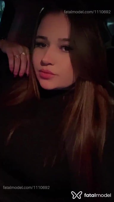 Acompanhante mulher com cabelo castanho de olhos mel - Paola Montenegro