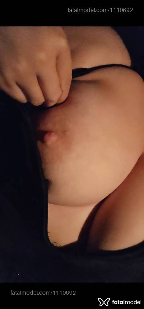 Acompanhante mulher com cabelo castanho de olhos mel - Paola Montenegro
