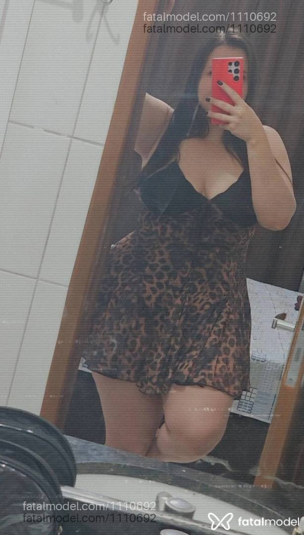Acompanhante mulher com cabelo castanho de olhos mel - Paola Montenegro