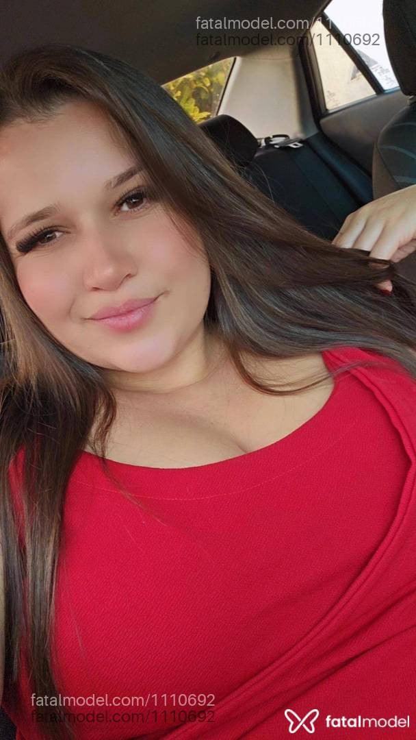 Acompanhante mulher com cabelo castanho de olhos mel em Goiânia - Paola Montenegro