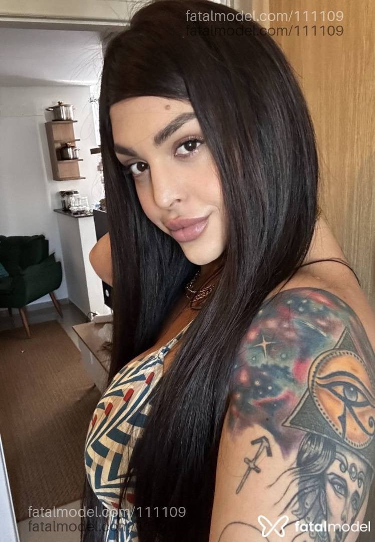 Acompanhante travesti morena (o) de olhos mel em Porto Alegre - Mellbeli