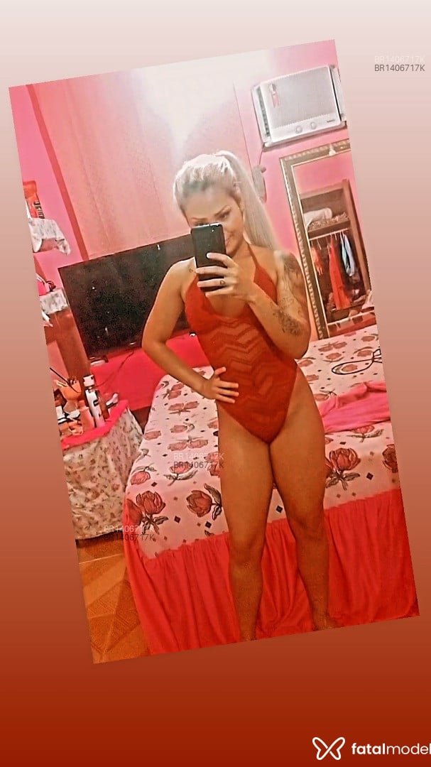 Acompanhante mulher morena (o) de olhos castanhos - Christal Acompanhante mulher morena (o) de olhos castanhos - Christal