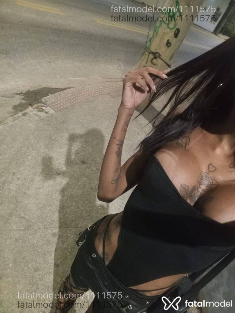 Acompanhante travesti com cabelo castanho de olhos mel - Gabrielly Gomes