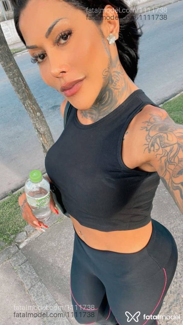 Acompanhante travesti com cabelo castanho de olhos castanhos em Pelotas - Maria Eduarda