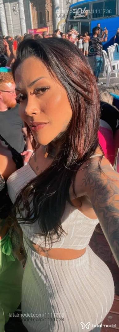 Acompanhante travesti com cabelo castanho de olhos castanhos em Pelotas - Maria Eduarda