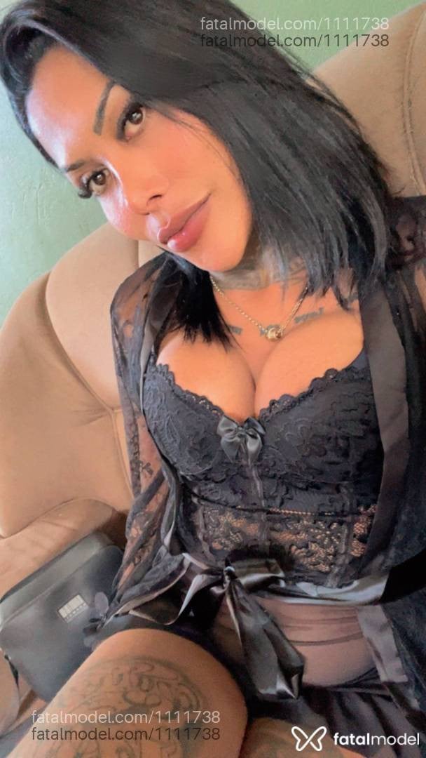 Acompanhante travesti com cabelo castanho de olhos castanhos - Maria Eduarda