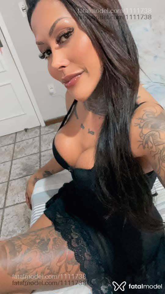 Acompanhante travesti com cabelo castanho de olhos castanhos - Maria Eduarda