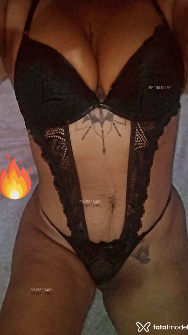Acompanhante mulher com cabelo castanho de olhos castanhos em Virtual Acompanhante mulher com cabelo castanho de olhos castanhos em Virtual - Juh Mendes