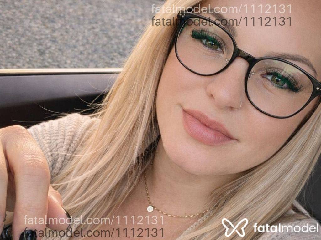 Acompanhante mulher loira (o) de olhos mel - Cibele Bragança
