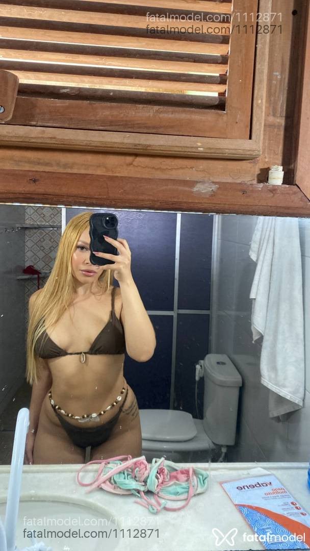 Acompanhante mulher loira (o) de olhos castanhos - Alexia Acompanhante mulher loira (o) de olhos castanhos - Alexia