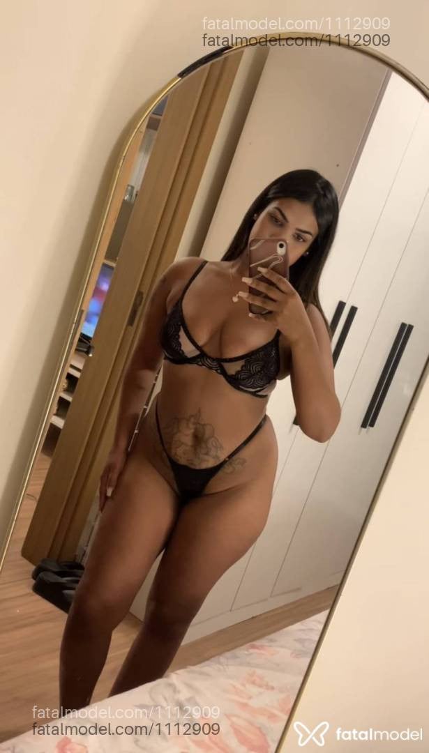 Acompanhante mulher morena (o) de olhos pretos - Jheni
